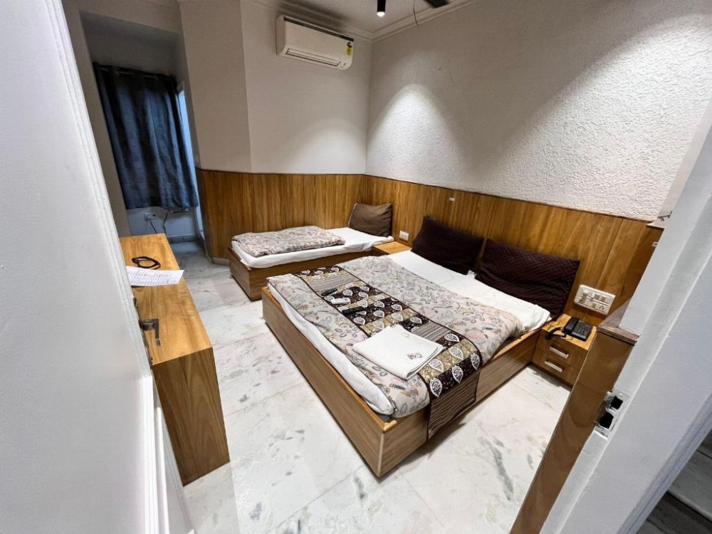 Room image 3